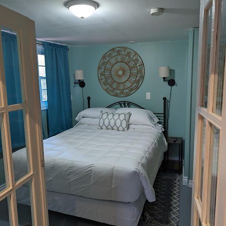 Canalside Restaurant, Inn & Kitchen Store Port Colborne Extérieur photo